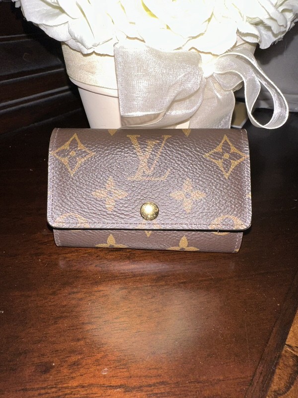 LOUIS VUITTON  6 Key Holder