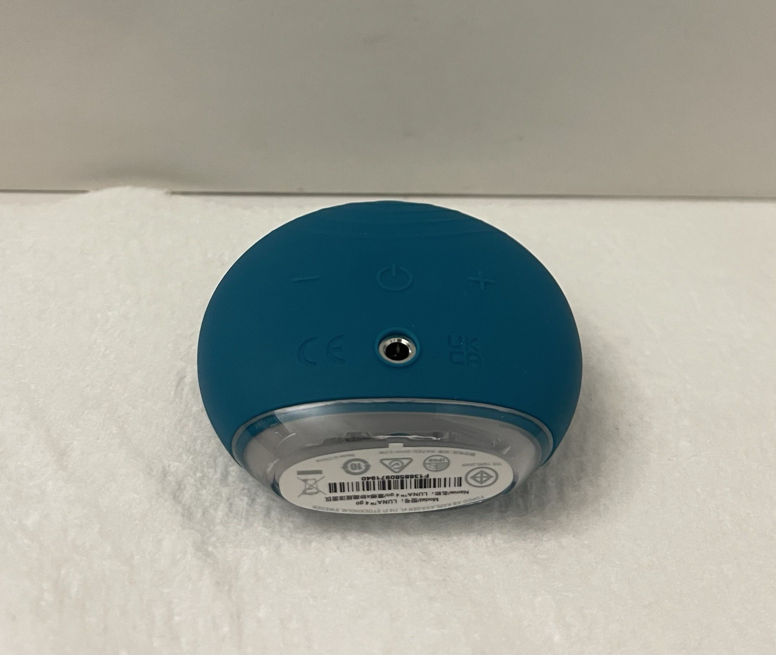 Foreo LUNA 4 go Facial Cleansing & Massaging Device, New open box