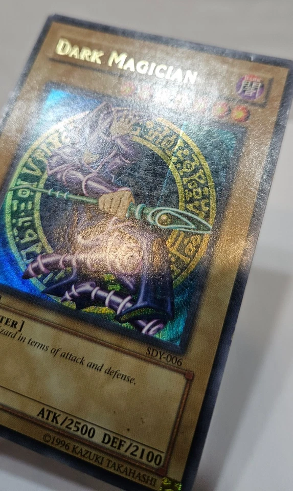 Dark Magician SDY-006 Ultra Rare 1st Edition MISPRINT ERROR HOLO LINE YGO 7949 - Image 2 of 4