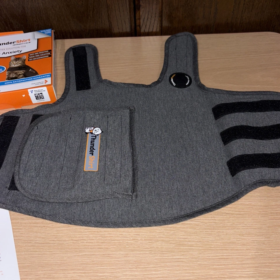 Camisa Thundershirt para Ansiedade de Gato - Cinza, Média (9-13 libras) - Imagem 3 de 4