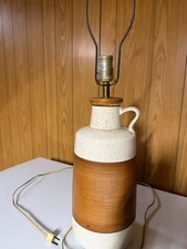 MID CENTURY MODERN STONEWARE TABLE LAMP 