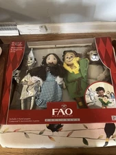FAO Schwarz Wizard of oz Hand Puppets Set of 4 In Box Never Opened. Holiday Gift