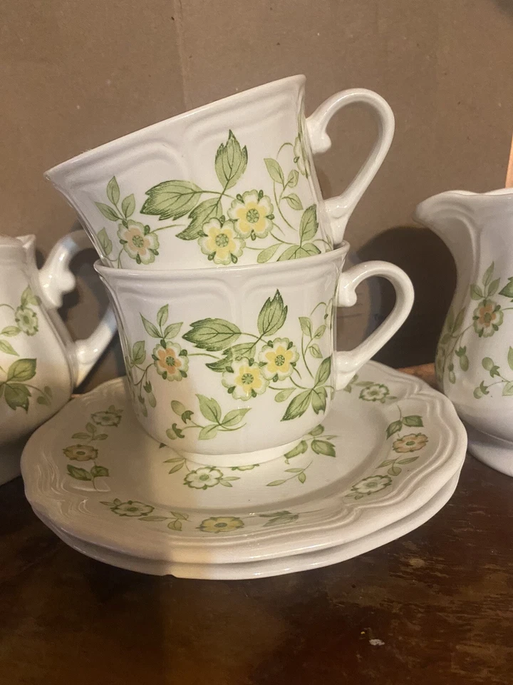 Juego de 7 tazas y platillos de cerámica de flores amarillas pequeñas crema y azúcar Foto 3 de 4