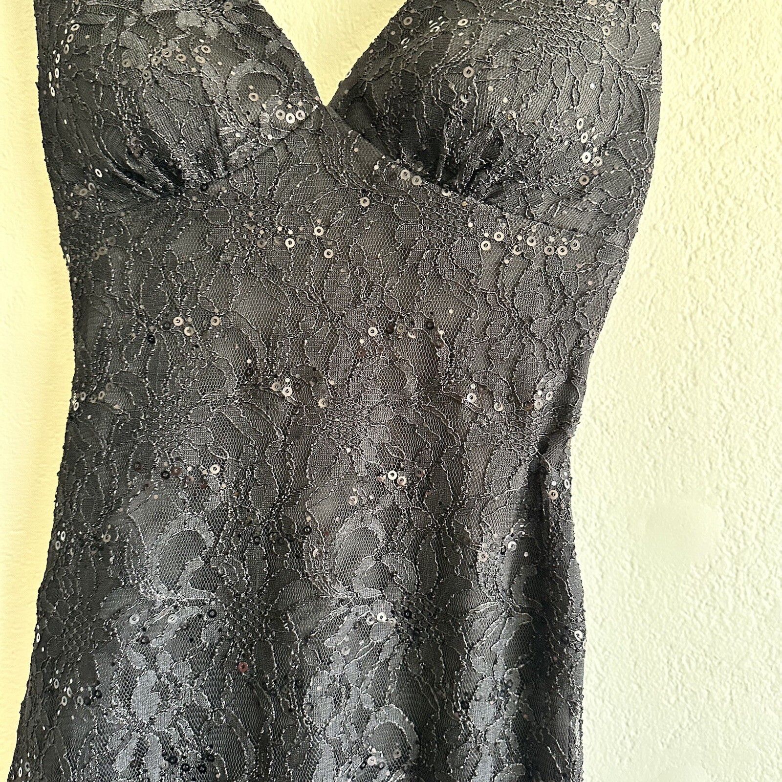 как выглядит Davids Bridal Bridesmaid Dress Black With Embroidered Design In Front Midi Lace фото