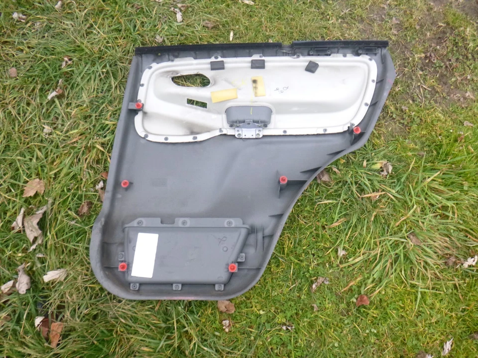 Chevrolet Tracker 2002 panel interior puerta moldura trasera izquierda Foto 4 de 4