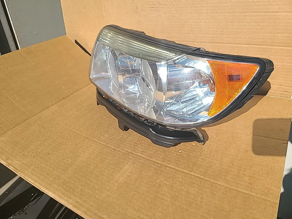 Luz de cabeza izquierda del conductor Subaru Forester 2006-2008 usada🤙 Foto 2 de 4