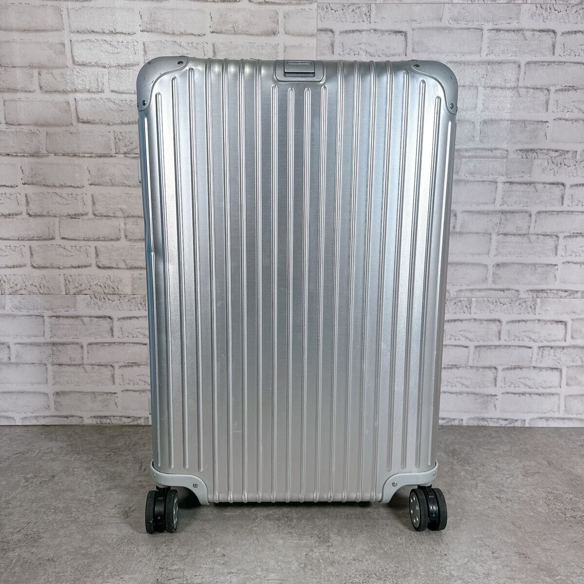 Rimowa Topas 82L Silver 4-wheels Carry Case Suitcase E-tag Rimowa Topas 82L Silver 4-wheels Carry Case Suitcase E-tag