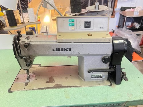 JUKI 5550-6 AUTOMATIC SEWING MACHINE WITH HARD CASE TESTED WORKS GREAT