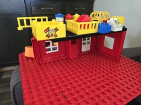 Lot Firehouse + Truck, Duplo "Fire Station" Set #4664, 6 Older Lego Characters