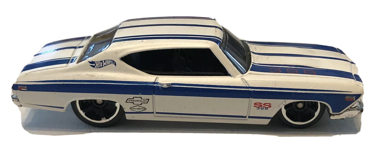1:64 '69 Chevelle SS 396 White w/ Blue Racing Stripes