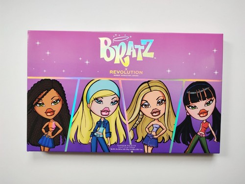 BRATZ Revolution Makeup - Eyeshadow Palette & Fluffy Cosmetic Bag - Picture 2 of 7