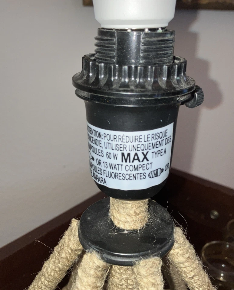 Candeeiro de mesa pequeno Pottery Barn Fisherman tema corda náutica, funciona sem sombra - Imagem 3 de 4