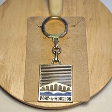 Porte-clés métal argenté blanc bleu Pont-à-Mousson motif pont