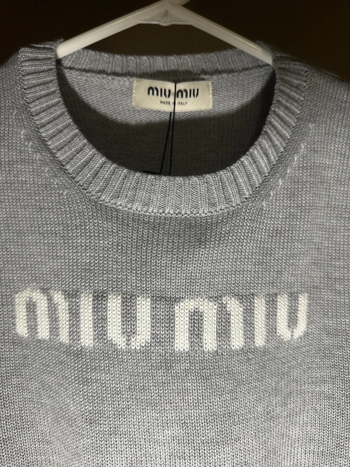 Suéter acanalado gris manga larga Miu Miu para mujer talla S hecho en Italia Foto 4 de 4