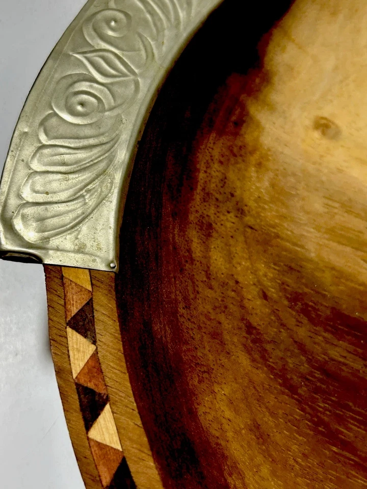 RARO TAZÓN DE MADERA TALLADA A MANO DE COLECCIÓN ENSALADA DE FRUTAS ASAS DE METAL HERMOSA MADERA 16” PULGADAS Foto 4 de 4