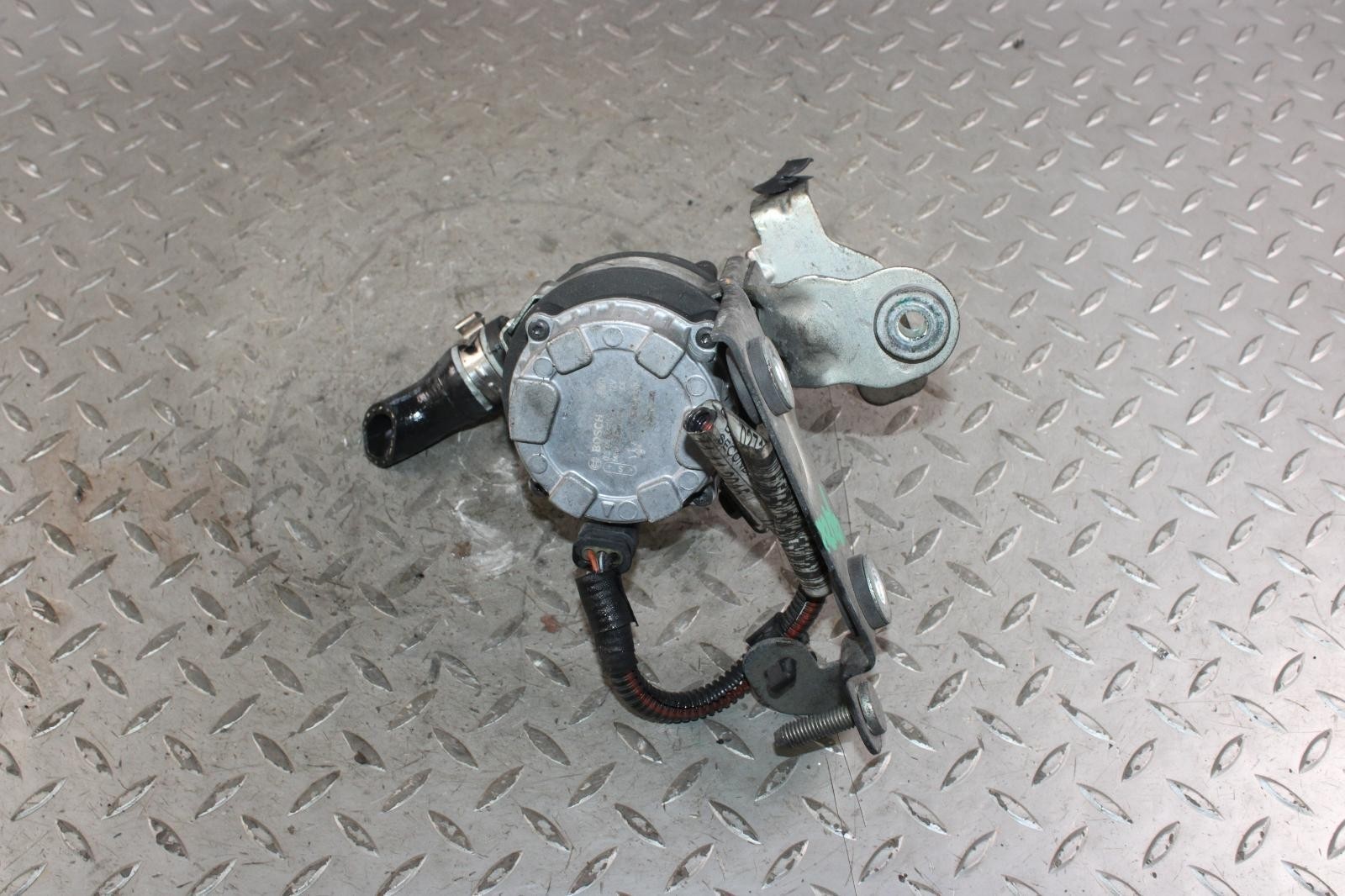 Maserati Ghibli 2014-2021 Auxiliary water pump