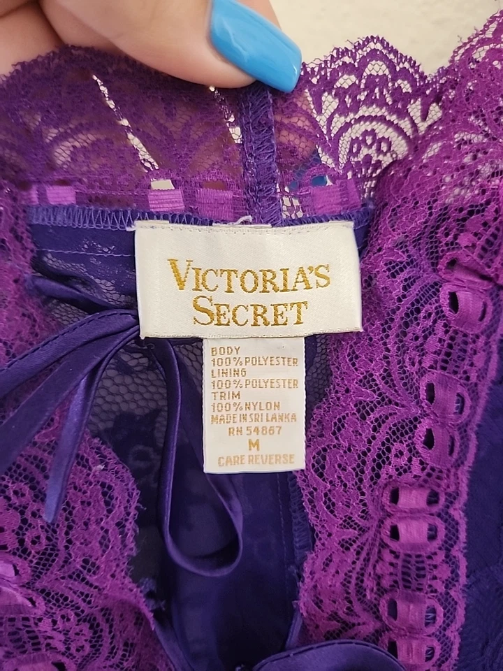 Body de peluche Victoria's Secret vintage de encaje púrpura etiqueta dorada una pieza M Foto 4 de 4