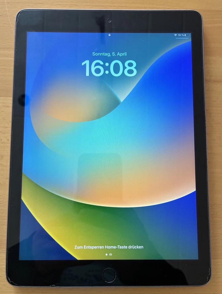 Apple iPad (5th generation) · 128GB · Wi-Fi, Foto 1 von 3