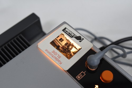 Rollei P350A 35mm Film Slide Projector with Preview Screen & Cord Remote (b) - Picture 3 of 15