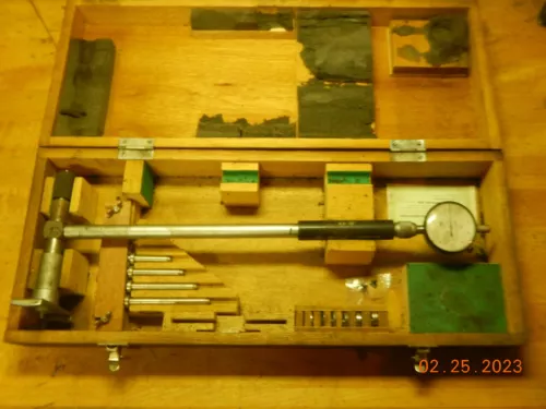 OLDER MITUTOYO DIAL BORE GAUGE GAGE WITH CASE AND ANVILS MACHINIST TOOL