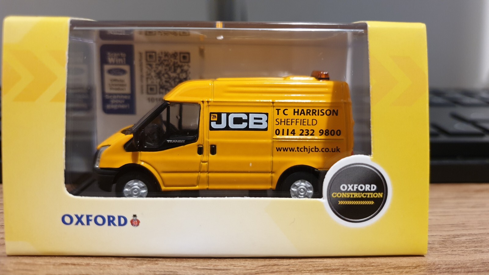 Oxford Diecast Ford Transit SWB Medium Roof JCB 76FT027 Model Railways