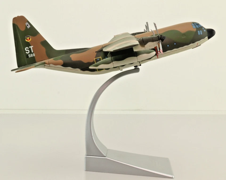 Corgi LOCKHEED C-130A HERCULES, USAF, Vietnam, camo scheme. 48406 . NEW - Image 3 of 4