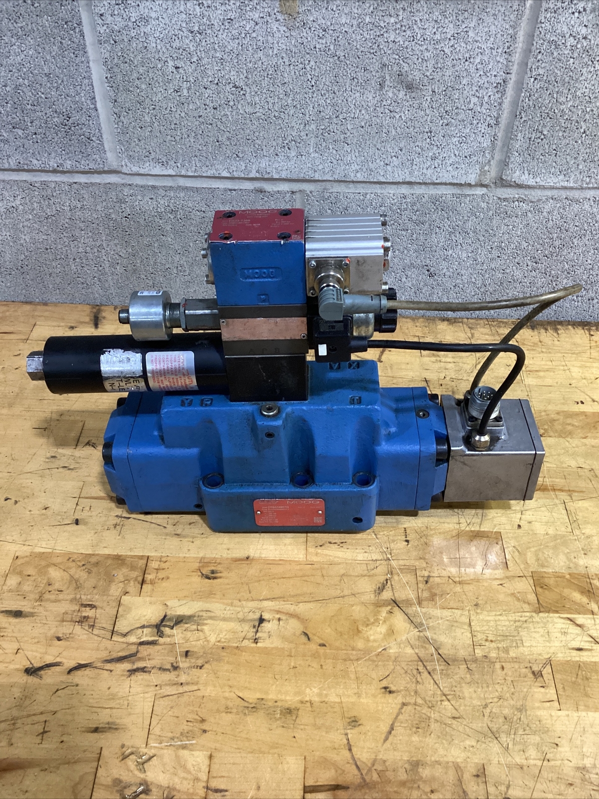 Moog Valve Assembly D684Z4854 REV.P #2305FMLH30 | eBay
