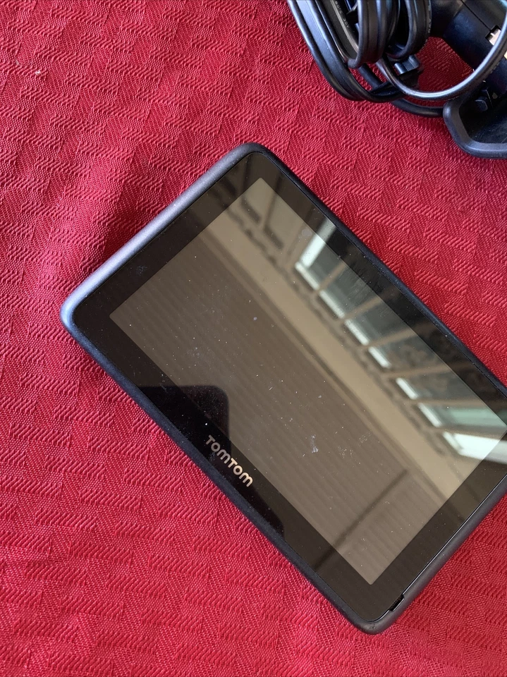 TomTom 4CQ01 Black 5.0" Touchscreen Display Bundle w/ Mount and Charging Cables - Image 2 of 4