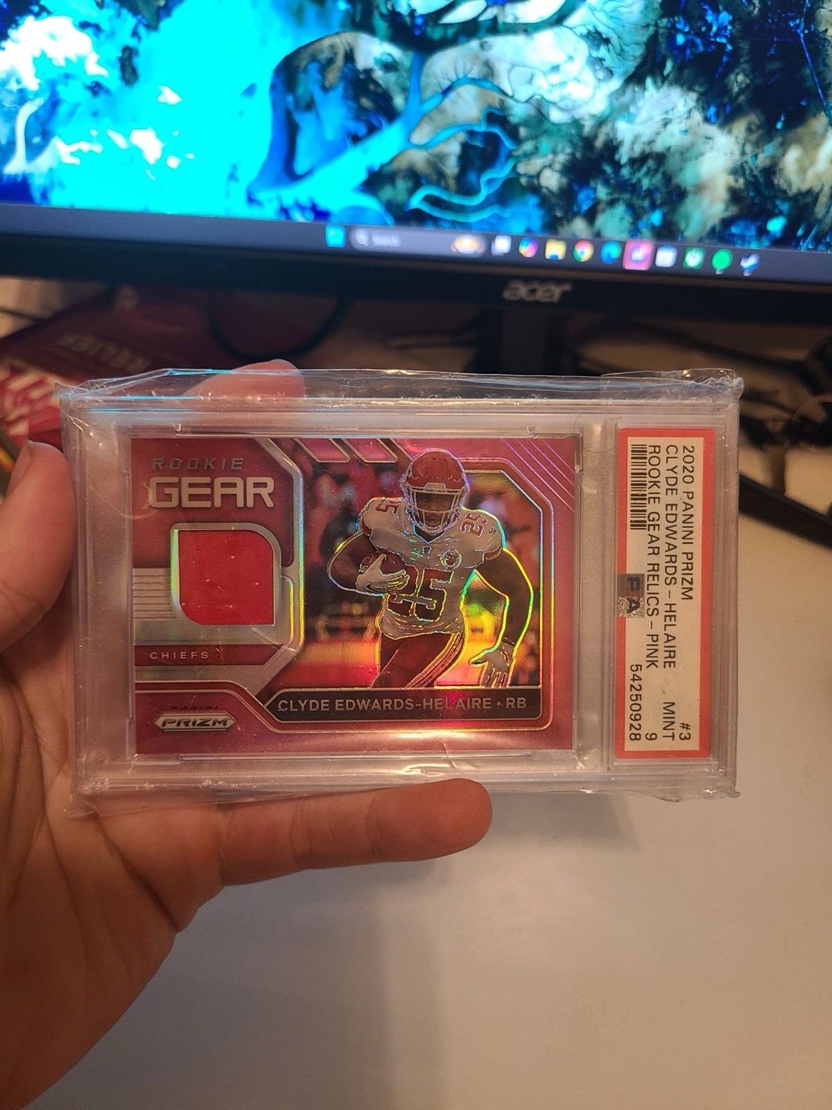 Clyde Edwards-Helaire Panini Prizm Rookie Gear Relics #3 Pink