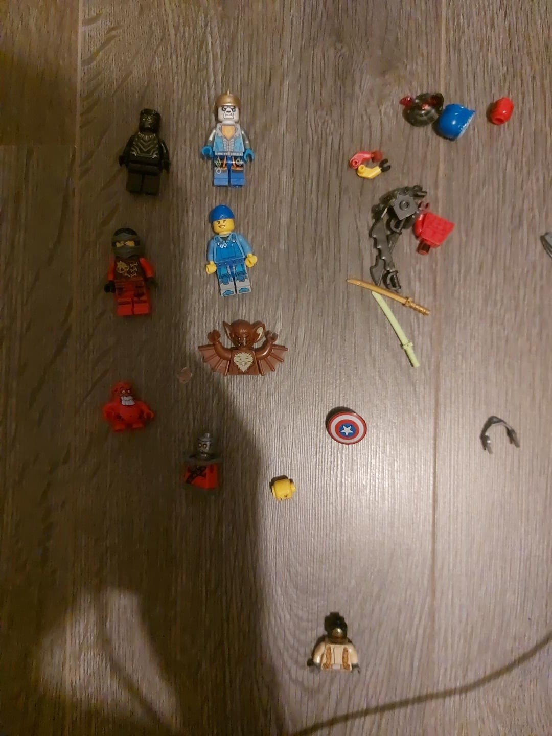 LEGO Lot de minifigurines/minifigures en vrac assorties avec accessoires 5