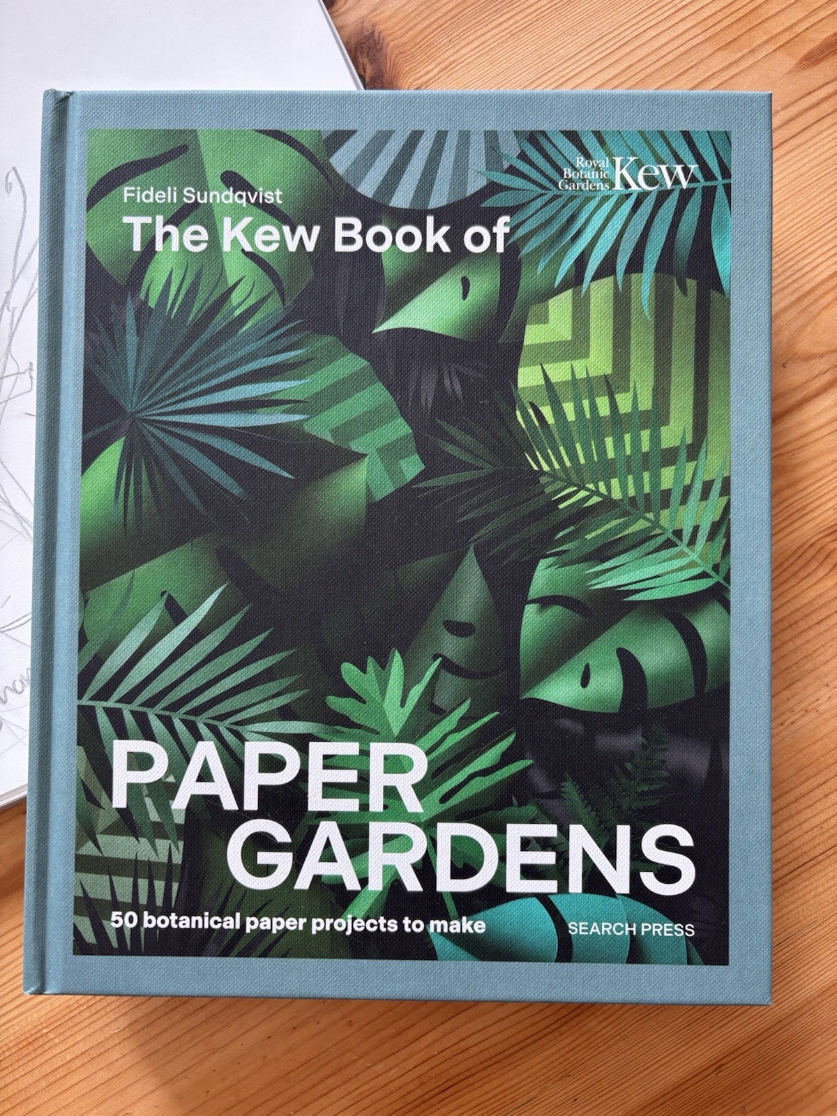 The Kew Book of Paper Gardens : 50 Botanical Paper Projects to Make