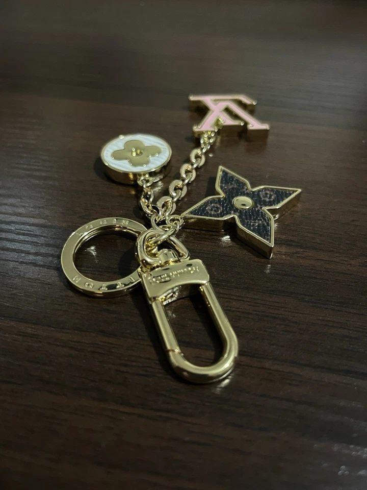 Llavero/cadena con monograma Louis Vuitton - rosa Foto 3 de 4