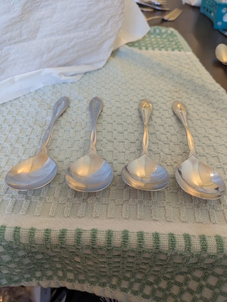 Oneida Heiress stainless round cream soup spoons Pre-owned Very RARE - Image 4 of 4