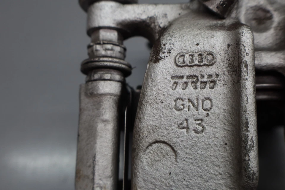 12-18 奥迪 A6 A7 Quattro 后左右制动卡钳卡钳支架 Oem — 第 4/4 张图片