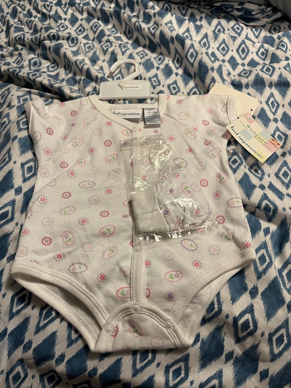 First Impressions Bodysuit Size 6/9 Months