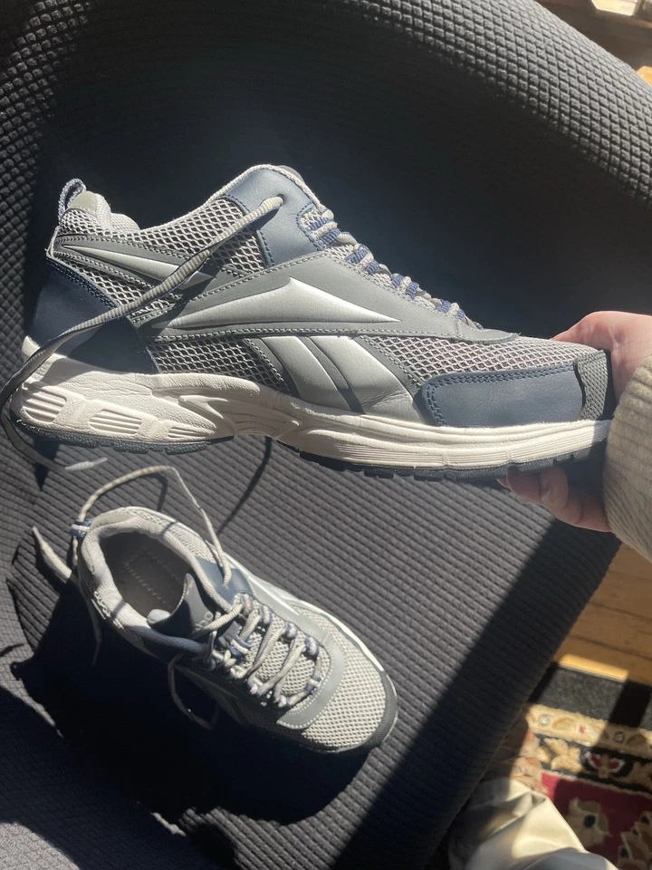 Reebok Composite Toe Work Sneakers Size 11 W Gray Black and White - Image 3 of 4