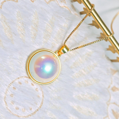 SeaShell Mabe Pearl Japanese White 2/3'' Pendant Yellow Gold Plated Free Chain