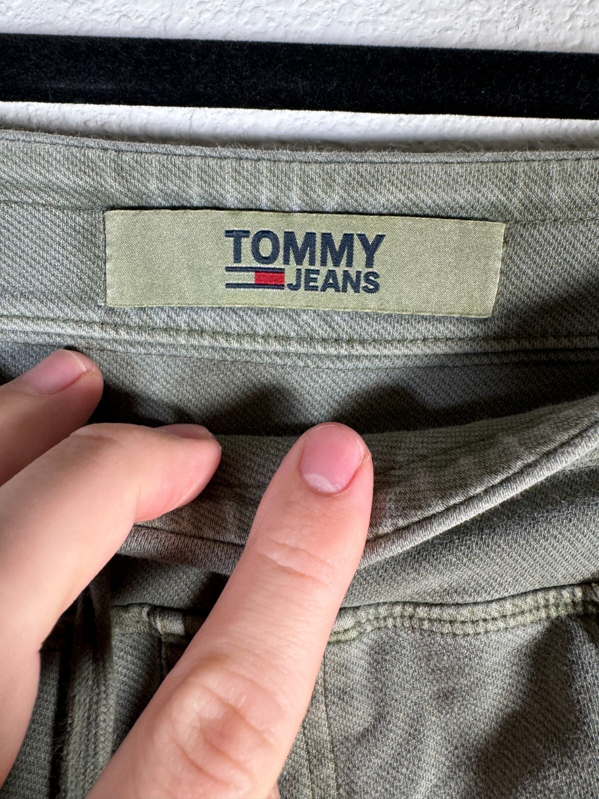 Tommy Jean Cropped Jogger Pants Green Casual Elastic Drawstring | L | 35 x 26 thumbnail 4