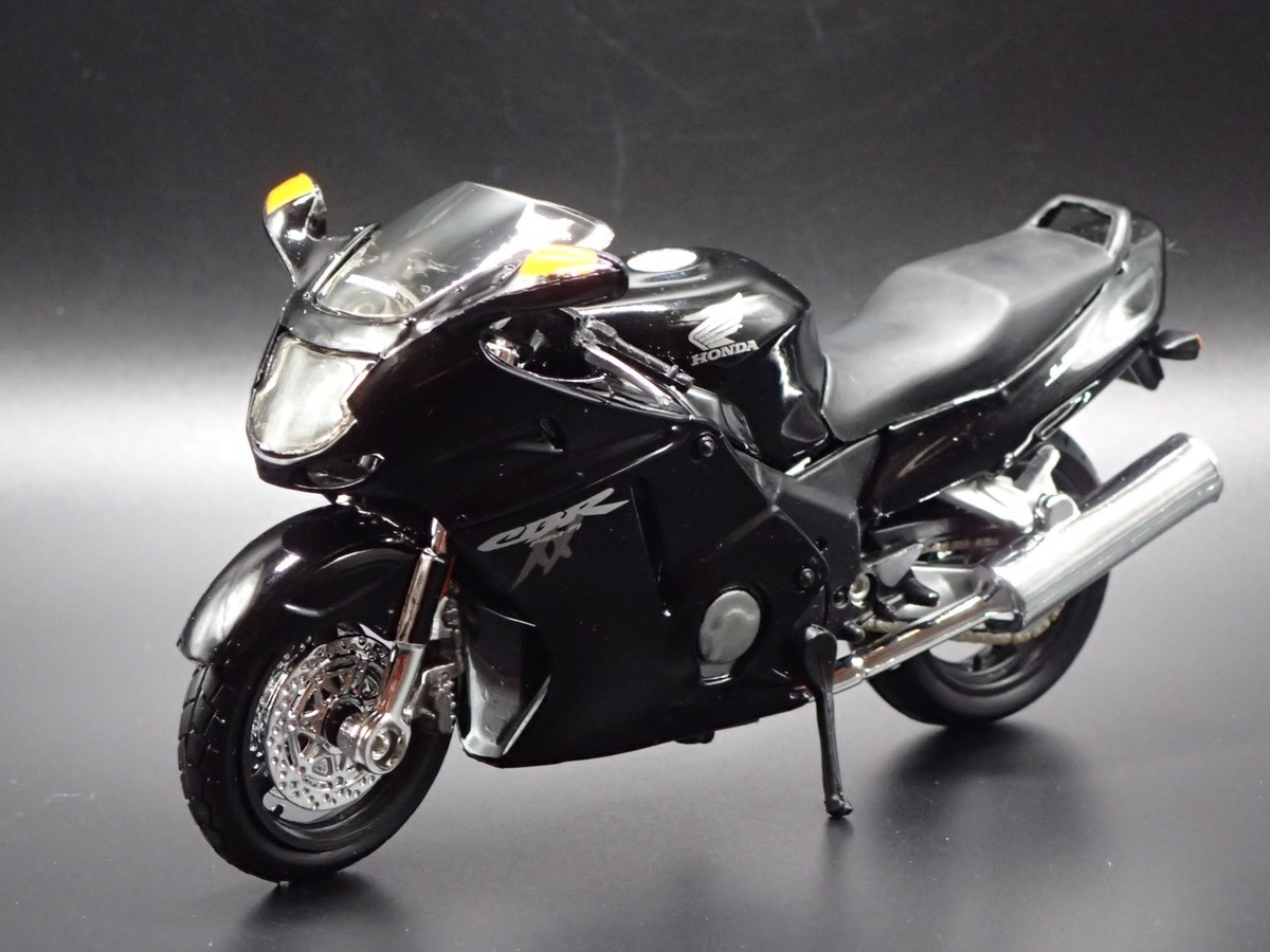 ホンダCBR1100RR1/6プラモデル Amazon.com: Honda CBR-1100XX Super Blackbird 1/12 Tamiya