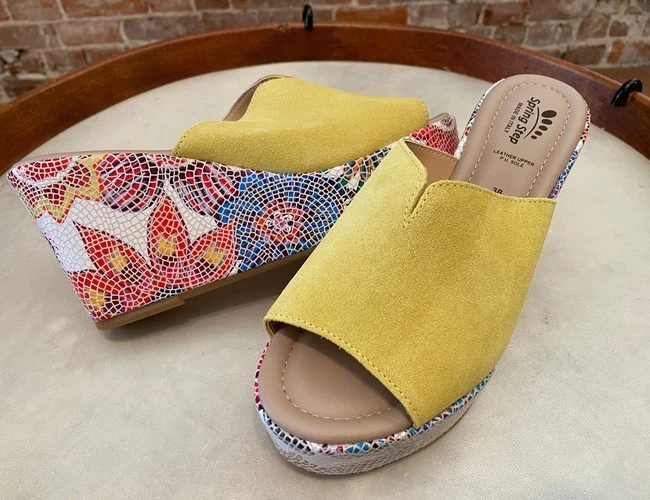 Spring Step Yellow Suede Floral Wedge Sandals Laylani 38 7.5 - 8 New - Image 2 of 3