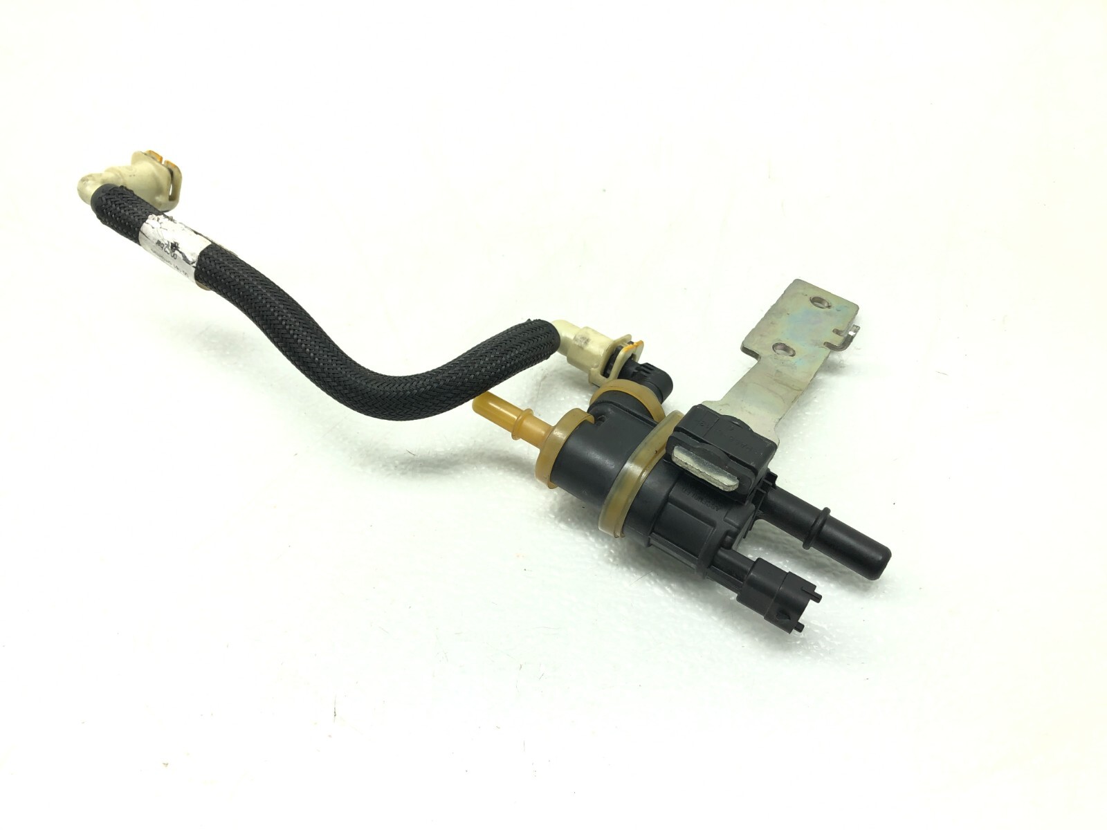 2017-2020 MASERATI LEVANTE 3.0L V6 FUEL VAPOR SOLENOID VALVE OEM
