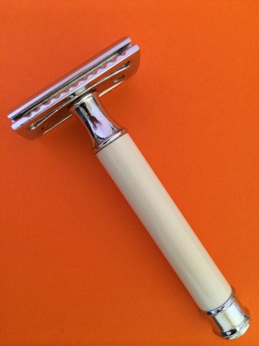 Vintage White Handel Safety Razor +double edge shaving blades shaver
