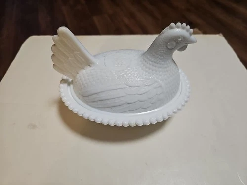 BEAUTIFUL VTG Indiana Glass White Milk Glass Nesting Hen Design Candy Dish 7"L