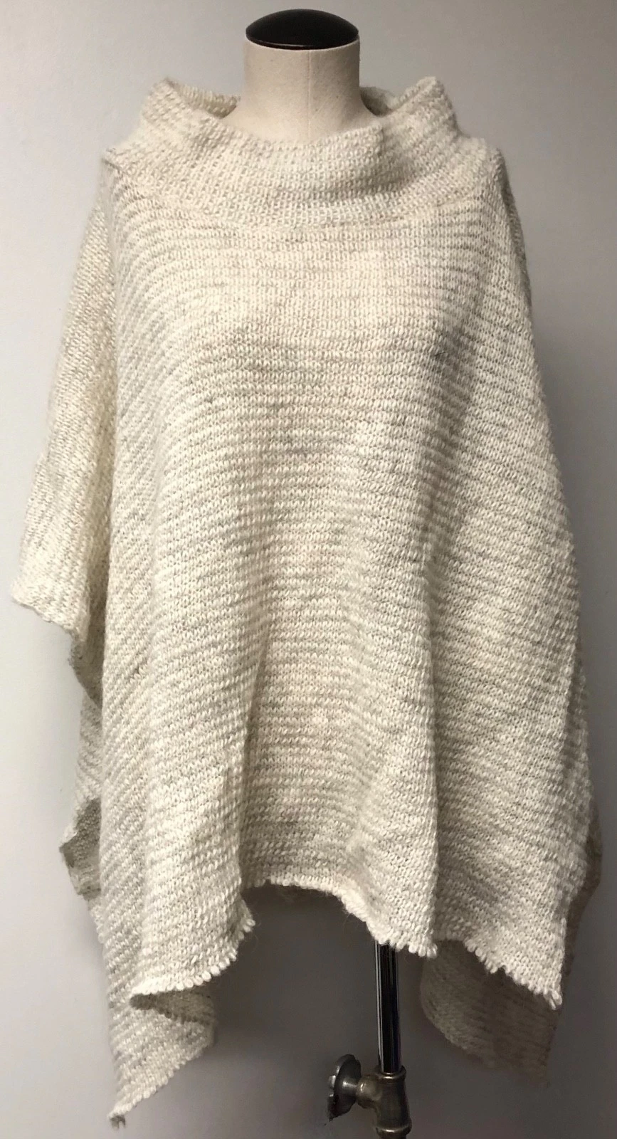 ASTA CREATIVE CLOTHES ICELAND 100% WOOL IVORY GRAY PONCHO LAGENLOOK SWEATER OS