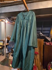 green graduation cap and gown for 5'10