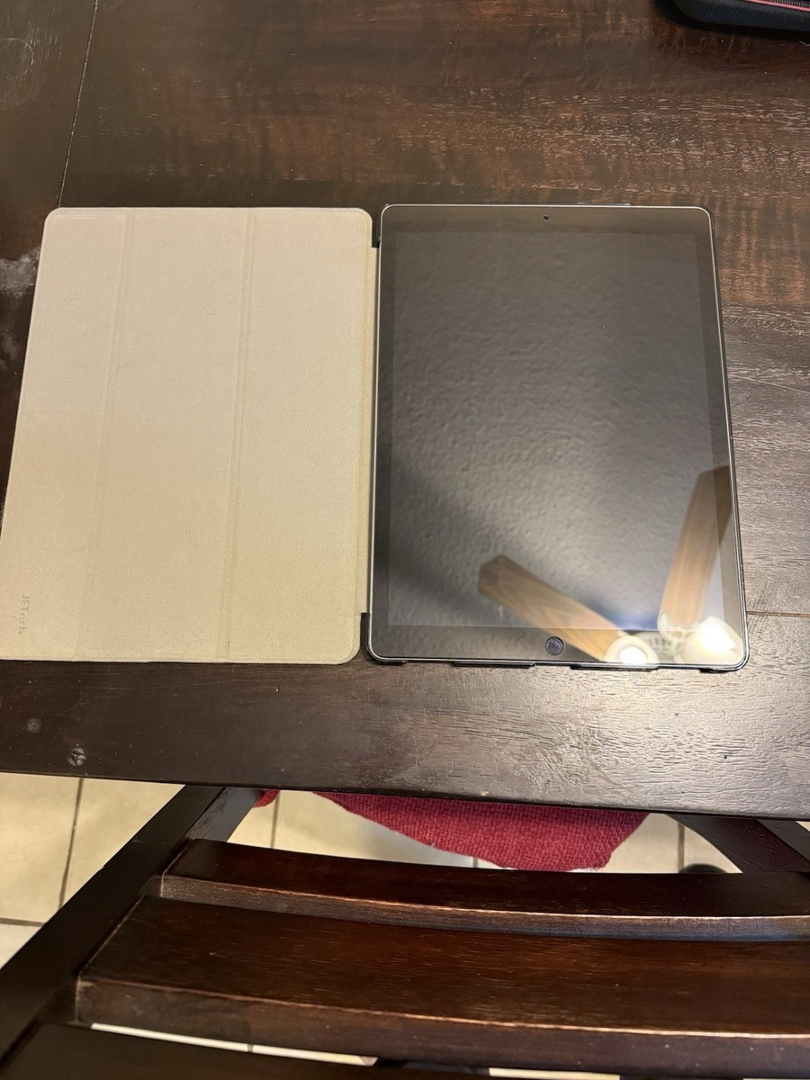 Apple iPad Pro (12.9-inch) A1584 32 GB, Wi-Fi, 12.9 in - Space