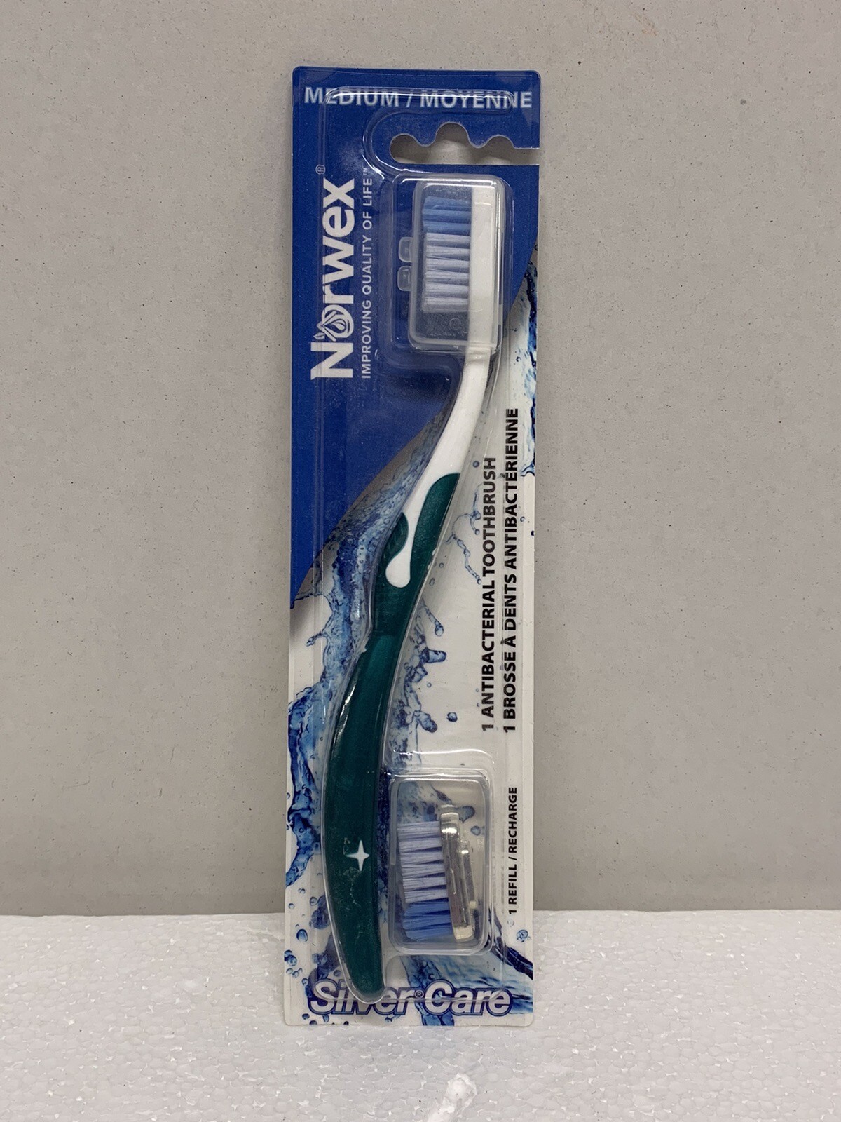 Norwex GREEN Silver Care Antibacterial Toothbrush + 1 Refill Medium New