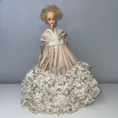 Vintage Puppe Uneeda Wendy Barbie Klon Spitze geschichtet Kleid beige cremefarben schön