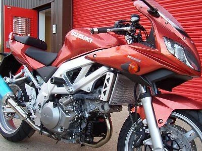 Barra R&G deslizadores extremos negros Suzuki GSX-R750 1996 - 2000 Foto 2 de 2