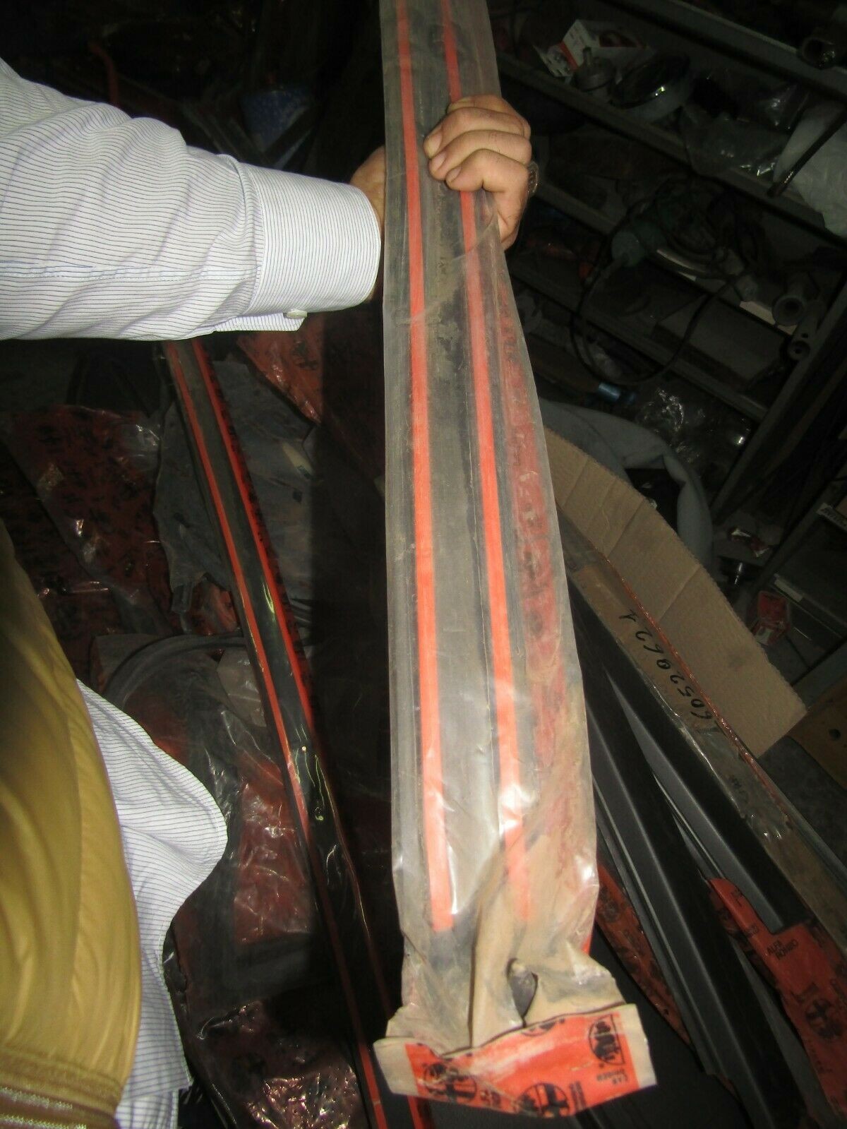 NEW ORIGINAL REAR RIGHT MOULDING FLAT ALFA 75 60527611